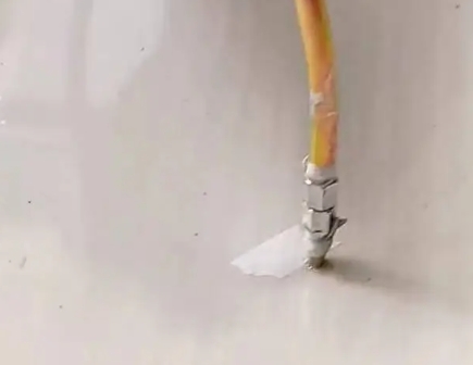寿阳瓷砖空鼓维修公司专业解答在瓷砖铺贴过程中，如果使用的砂料过粗（如全部使用了粗砂），可能会导致以下问题