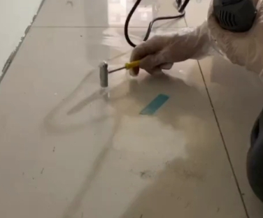 寿阳瓷砖开裂维修公司专业分享瓷砖在铺贴前如果没有沥干水分，将会导致以下问题